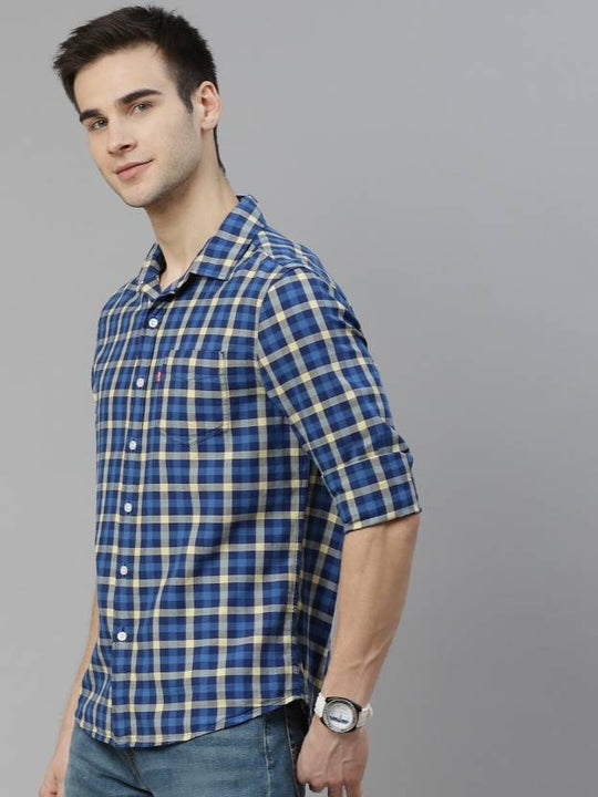 Men Regular Fit Striped Spread Collar Casual Shirt